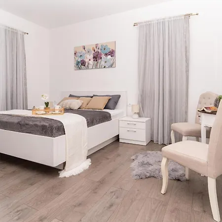 Maris Villa *